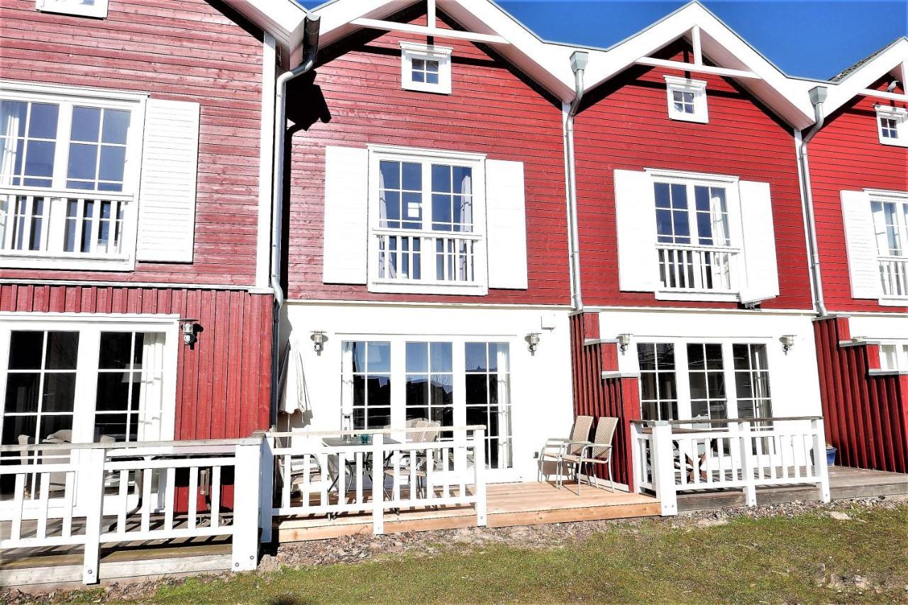 Iris Strandhus *